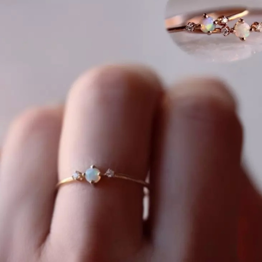 Dainty white fire opal ring - Picture 4 of 5